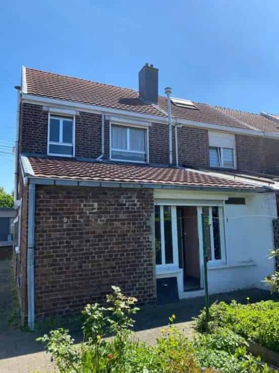 Huis te Koop: Lichtrijke woning met garage en tuin