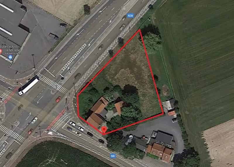 Huis te koop: Woning met commerciële ligging weide en loods