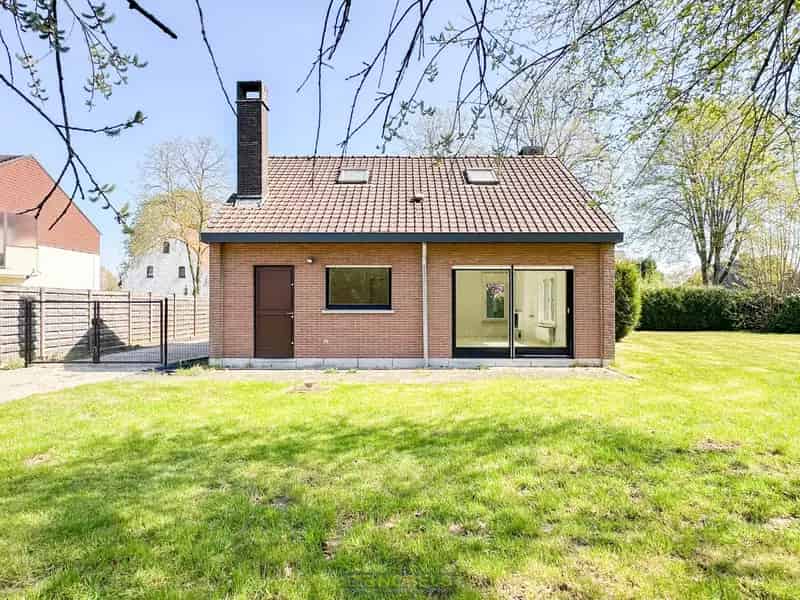 Gezinswoning met 5 slaapkamers en extra bouwgrond te Sint Martens Latem