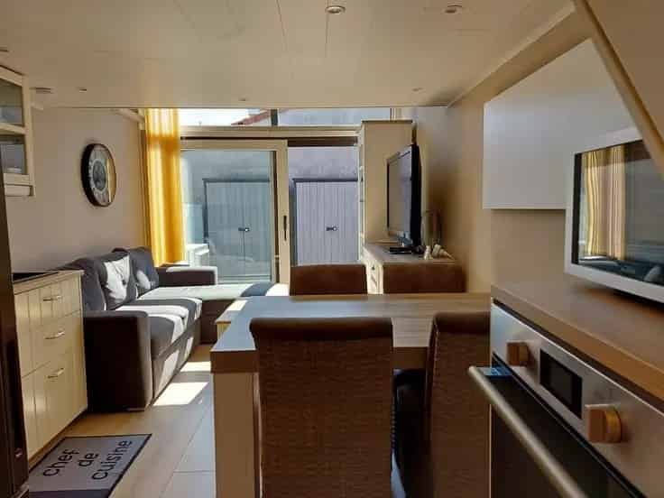 Duplex Studio te Koop: Vernieuwd 4-persoons appartement met terras en bergruimte