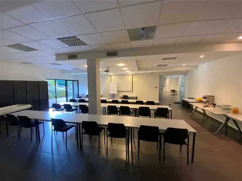 Gelijkvloerse Kantoren Te Koop Vlakbij E40 Aalst