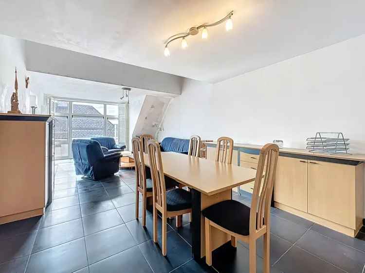 Appartement te koop Denderleeuw: Ruim duplex met terras en carport