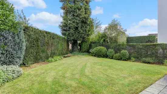 Goed gelegen villa met 3 slaapkamers, garage en tuin