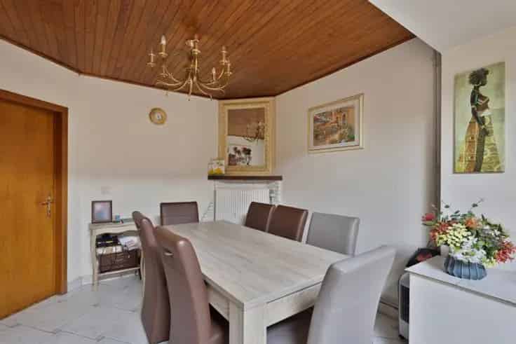 Huis Te Koop: Charmante 2-Gevelwoning met 3 slaapkamers en 4 parkeerplaatsen