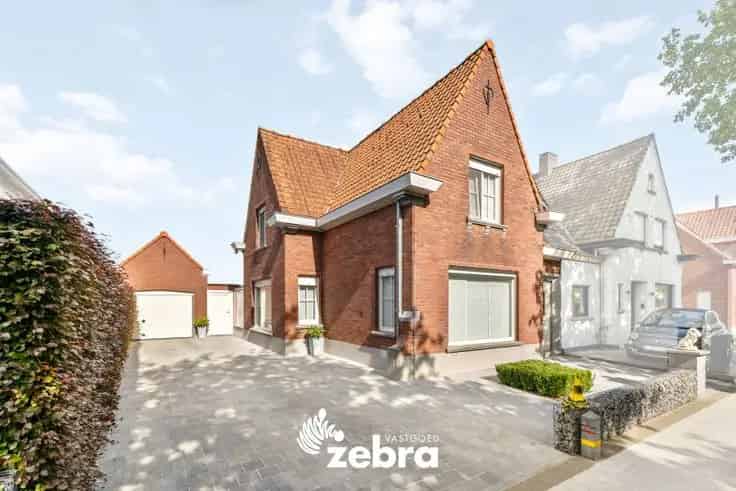 Huis Te Koop Izegem: Instapklare HOB met Garage