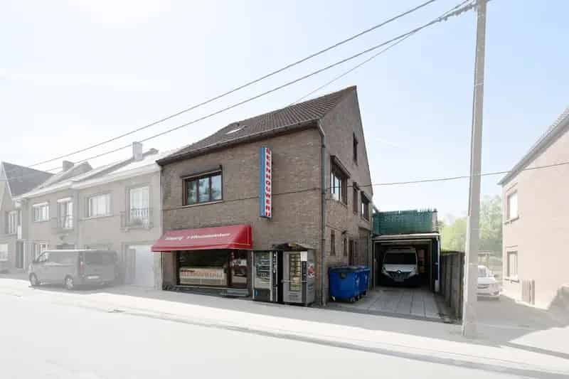 Duplex Appartement met Handelsgelijkvloers te Lede