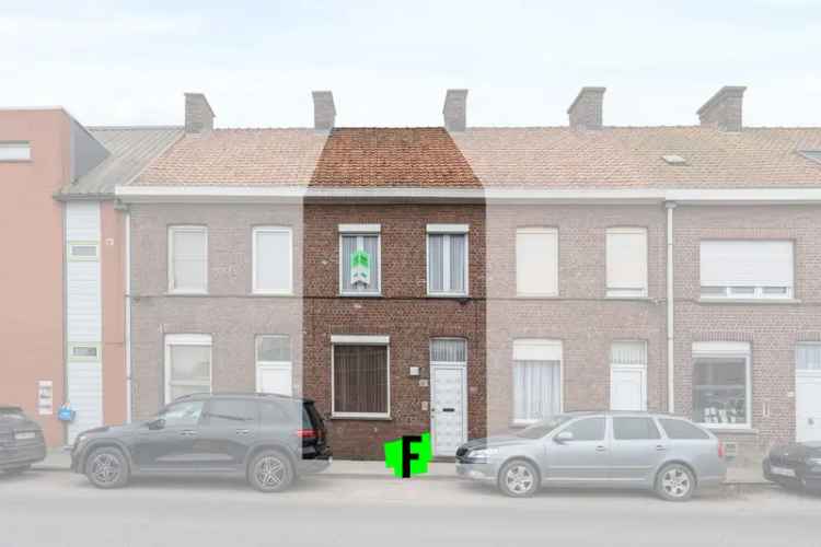 Te renoveren woning met garage en uitweg nabij het centrum van Roeselare