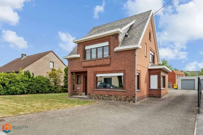 Huis te koop in Putte 3 slaapkamers ruime tuin 2 garages