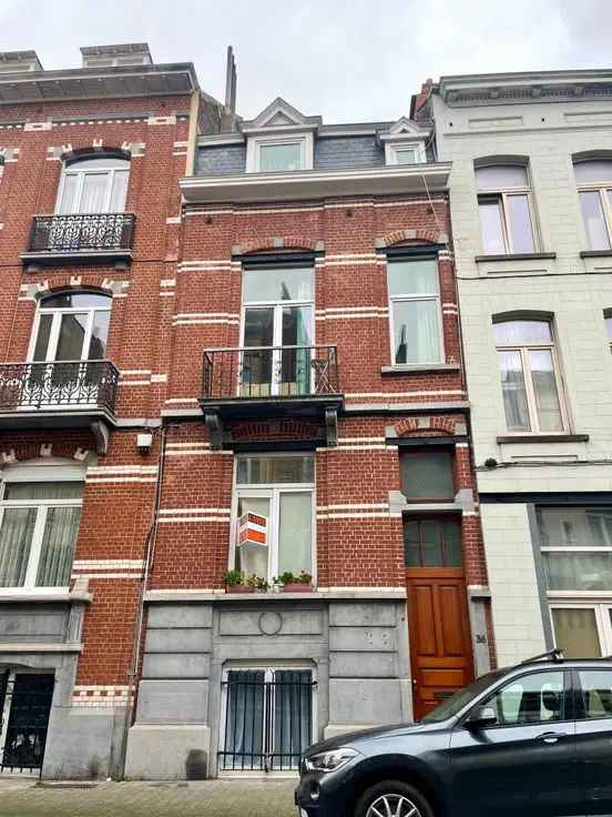 Huis te koop in Schaerbeek met 4 slaapkamers en studio