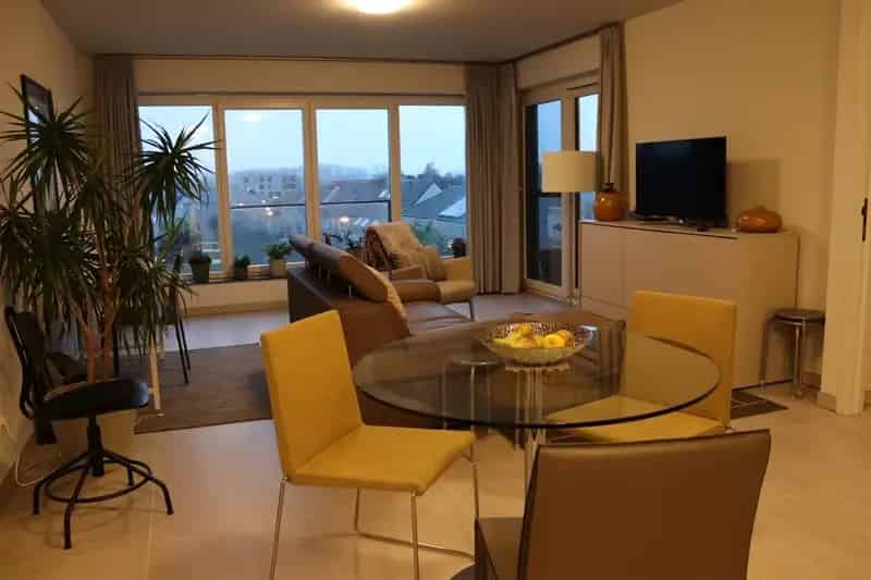Appartement te koop: Rustig gelegen met terras en autostaanplaats