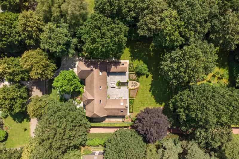 Villa te koop Schilde: 619m² met praktijkruimte en tuin