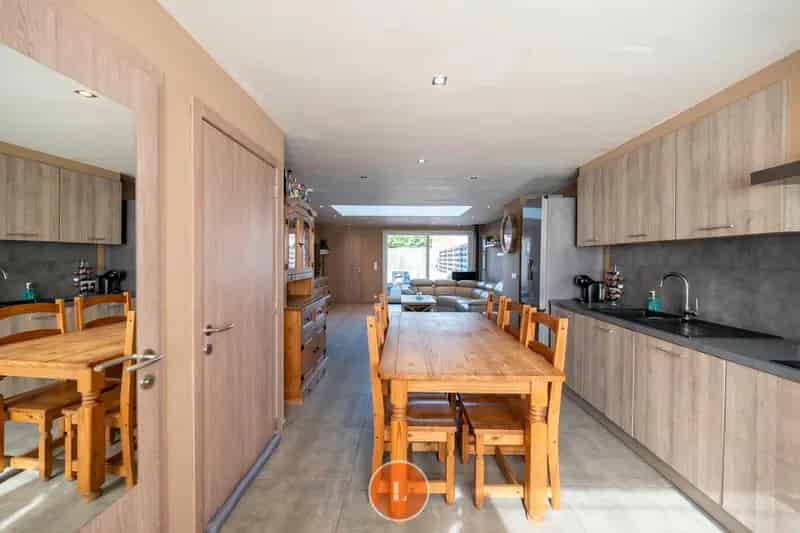 Huis te koop Menen: Instapklare woning met garage