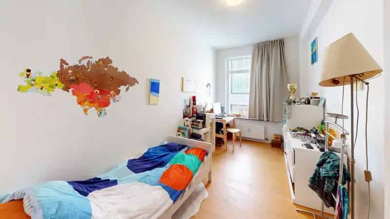 Antwerpen Markgrave: Ruim 3 Slaapkamer Appartement met Garage