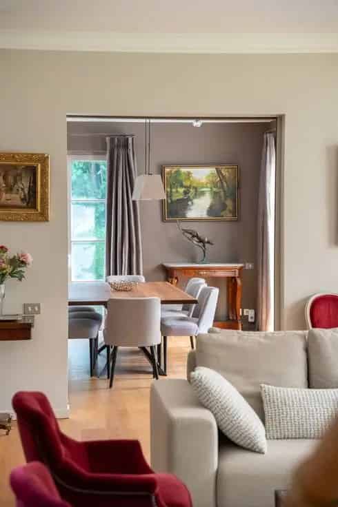 Huis Te Koop Genêts: Architectenwoning met Zwembad en Tuin