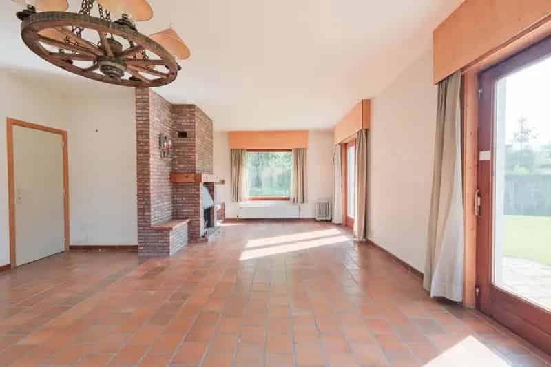Klassieke Villa te Overijse met Grote Tuin en Renovatiepotentieel