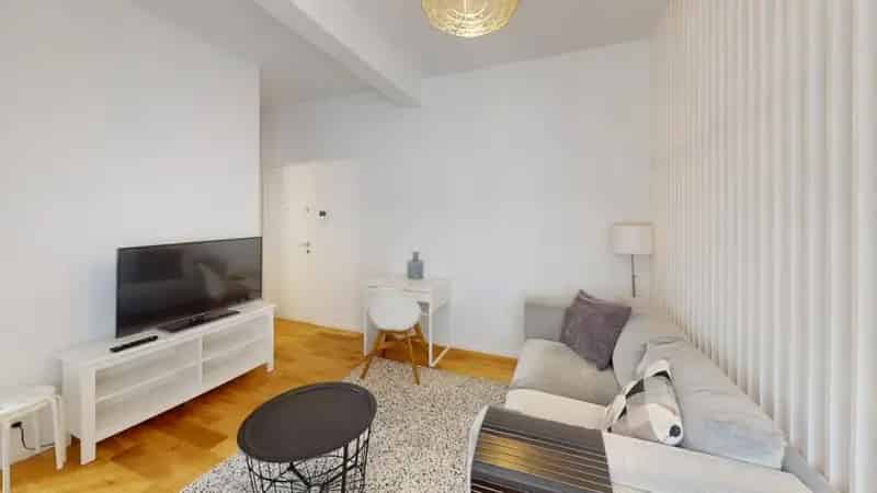 Studio te Etterbeek Nabij Jubelpark Metro Merode