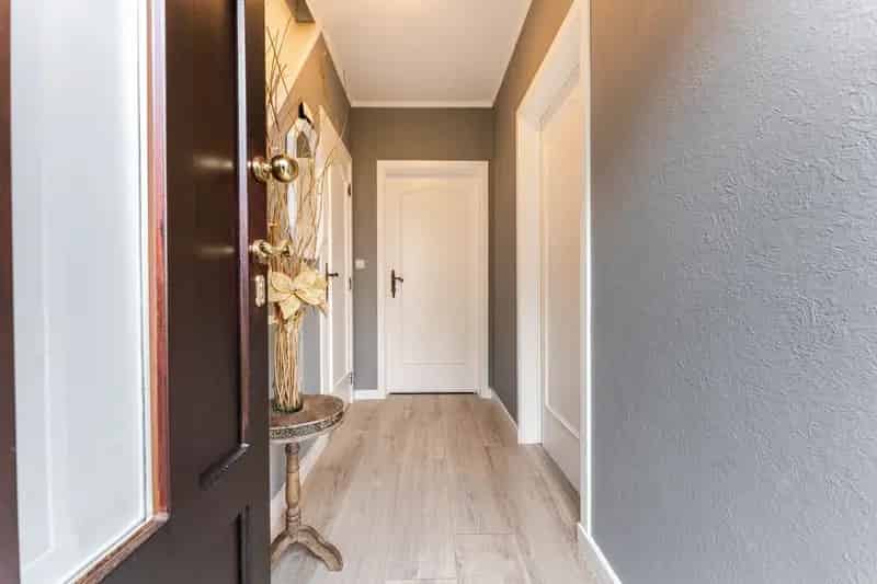 Mooie instapklare  woning op 1170m² dichtbij de grens!