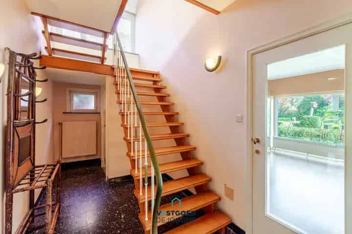 Te renoveren woning nabij station Eke