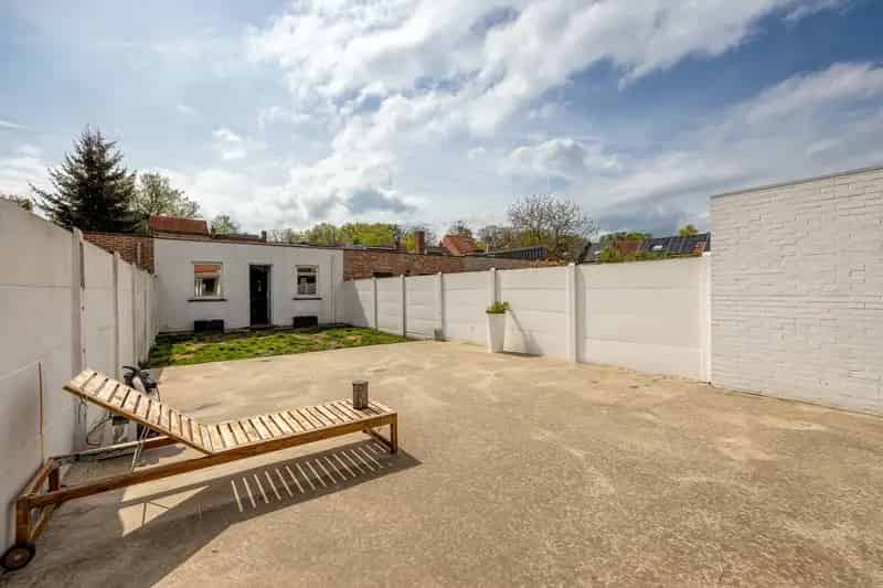 Huis te koop Schoten: Ruime woning met tuin 3 slaapkamers