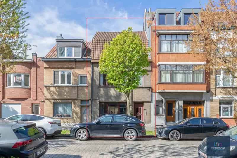 Huis te koop Gent: Ruime woning met tuin en dubbele garage