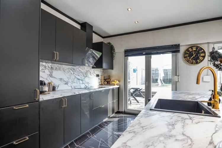 Huis te koop Sint-Amands: Instapklare woning met 3 slaapkamers en tuin