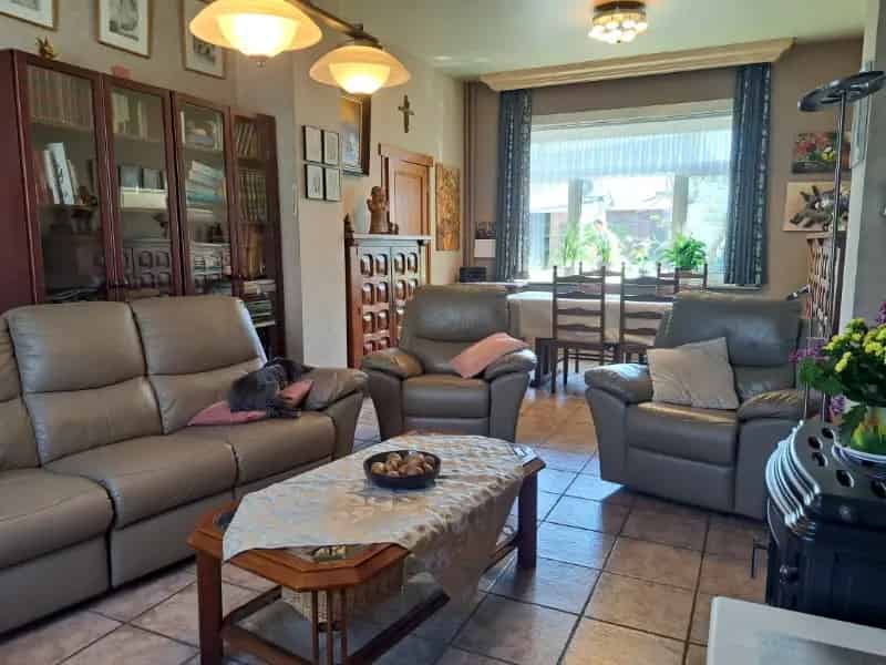 Ruime woning met magazijn te Haaltert