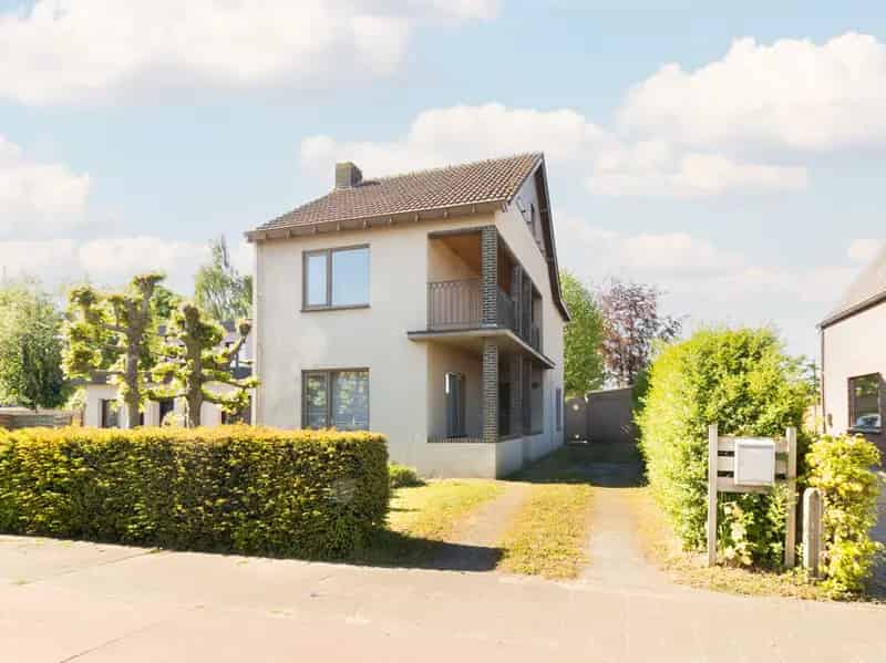 Te renoveren woning met 4 slaapkamers in Wortel