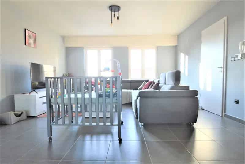 Appartement te huur Moerzeke: Gezellig appartement met garage en terras