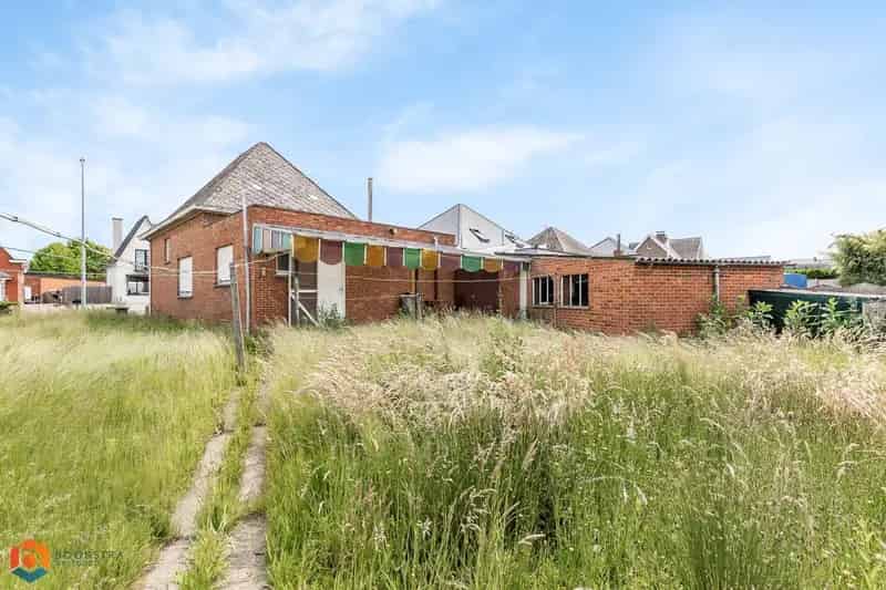 Te renoveren woning 2 slaapkamers 664m² tuin