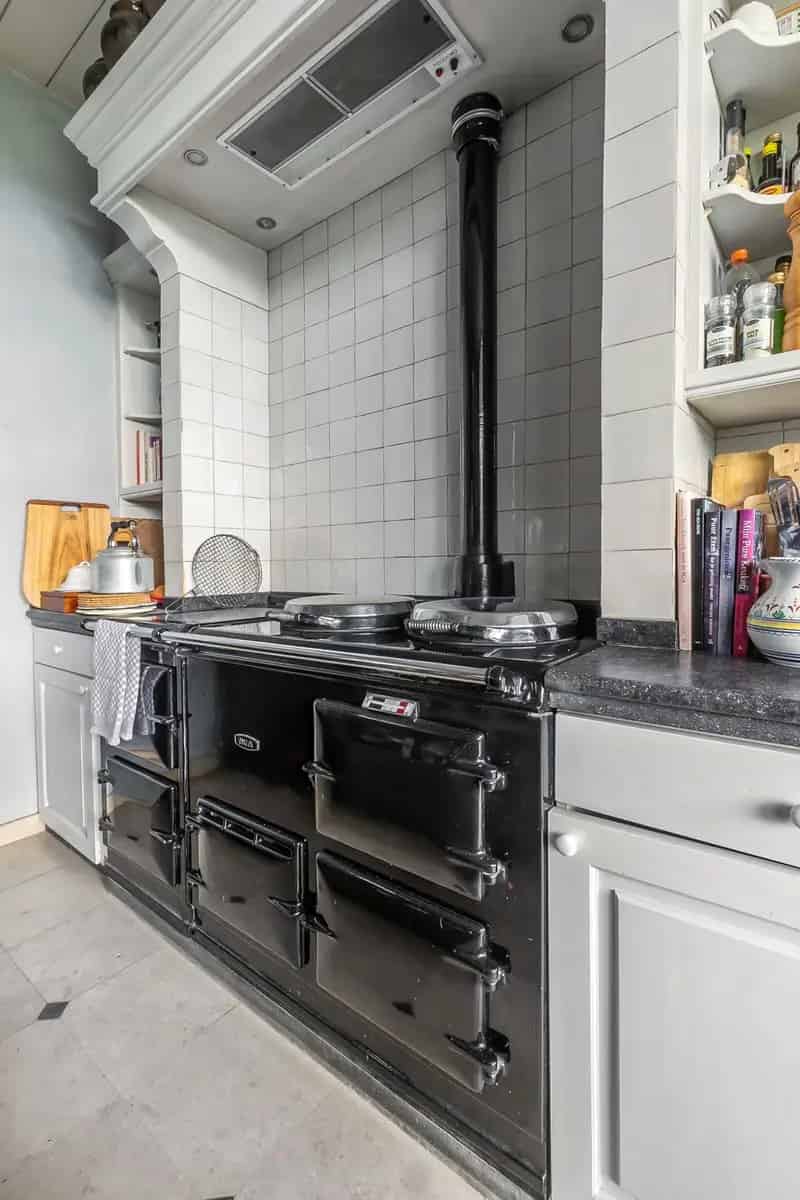 Charmant Domein met Villa Magazijn Atelier en Kantoor