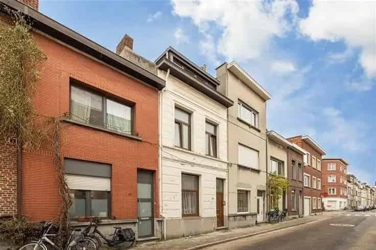 Appartementsblok Te Koop in BoHo: 3 Units te Renoveren