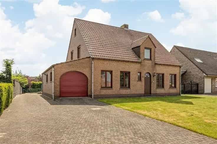 Ruime gezinswoning te koop met 3 4 slaapkamers en grote kelder