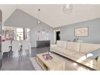 Huis te Koop Sint Niklaas Moderne Stapelwoning Tuin Parking