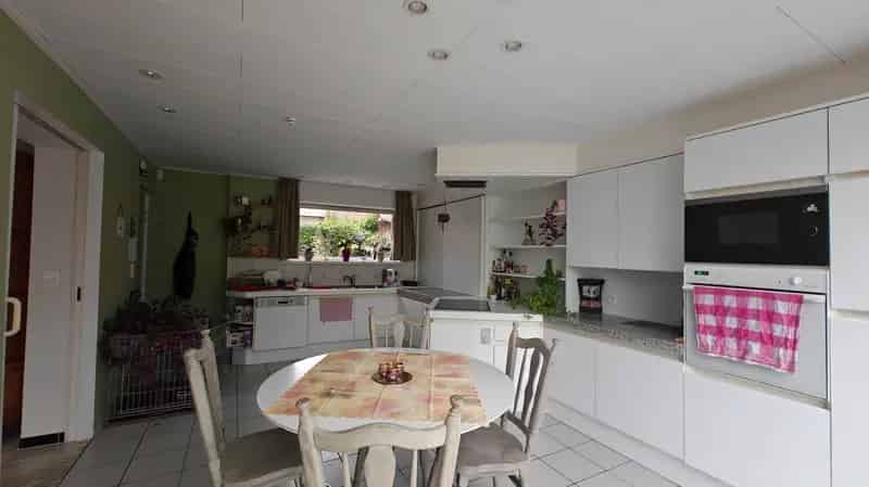 Huis te huur: Instapklare villa met zwemvijver en 2700m² tuin