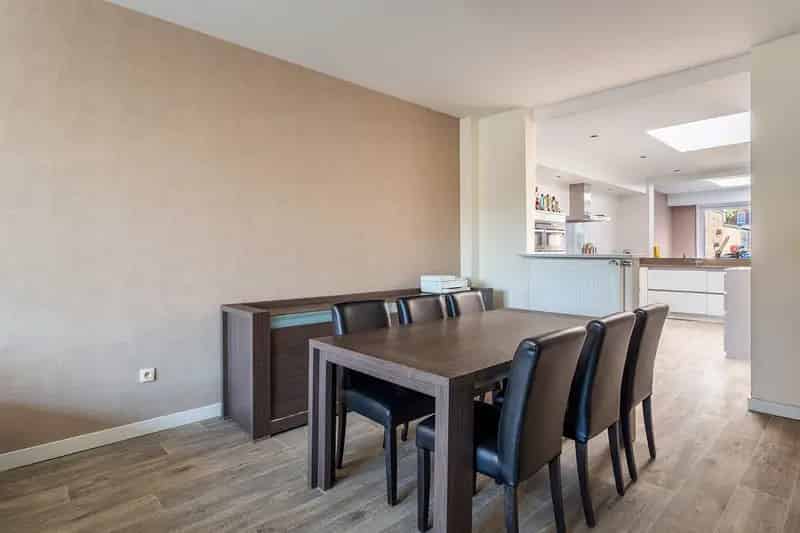 Instapklare woning 3 slaapkamers grote tuin