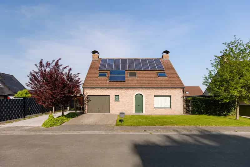 Huis te koop Assenede: Ruime gezinswoning met 4 slaapkamers en tuin