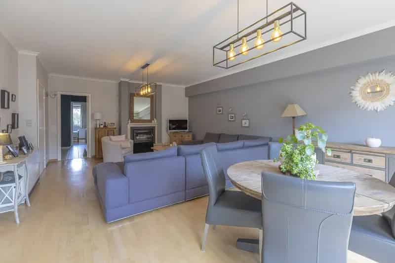 Instapklaar appartement met twee kamers en twee terrassen.