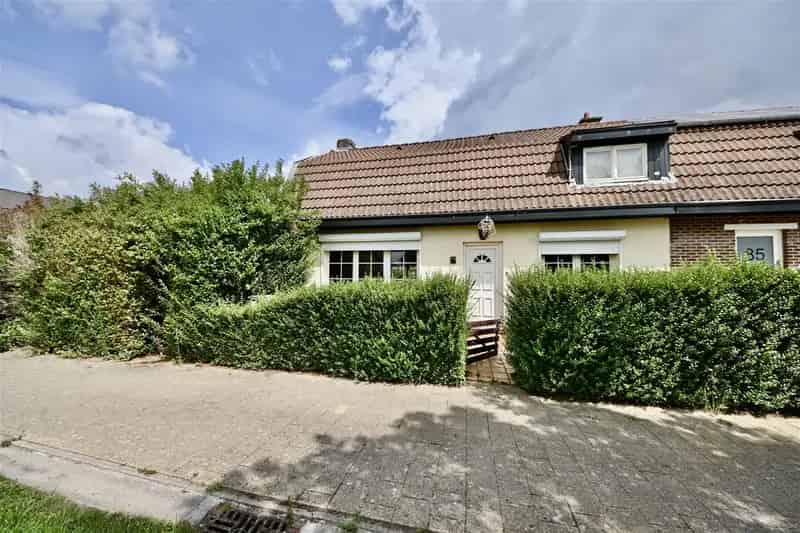 Te renoveren huis met 2 slaapkamers en tuin