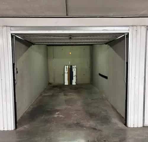 Ruime Garagebox nabij Zeedijk - Automatische Poort