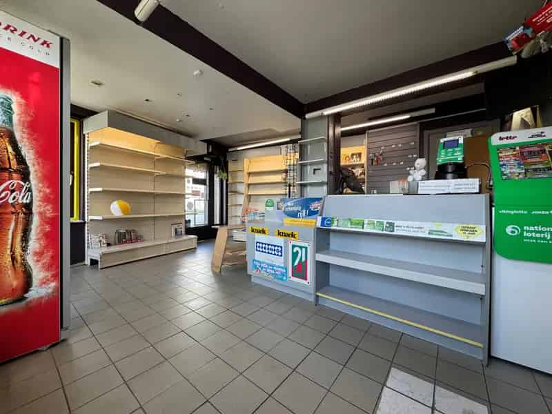 Handelsgelijkvloers 35m² met inboedel