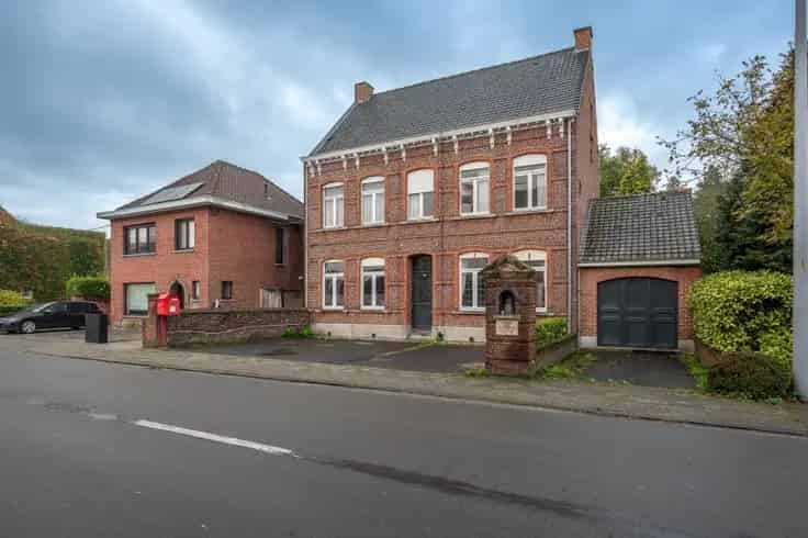 Huis Te Koop Ruddervoorde: Authentiek Herenhuis met Tuin