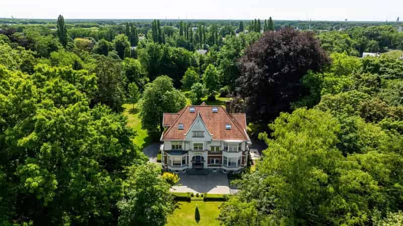 Directeursvilla Genk 711m² 10125m² Parktuin