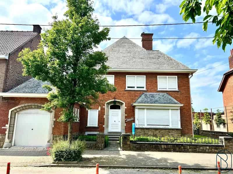 Herenwoning te koop: Grote Tuin 4 Slaapkamers Bijgebouw