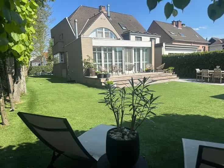 Huis Te Koop Brasschaat 4 slaapkamers 2 badkamers