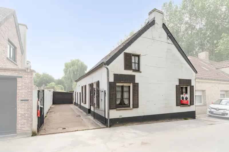 Huis te huur Smetlede - Renovatieproject met 3 slaapkamers en tuin