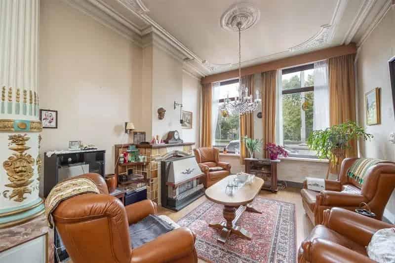Huis te Koop Kapellen: Burgerwoning met Renovatiemogelijkheden