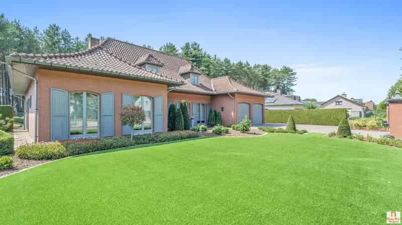Luxueuze villa met overdekt zwembad, bos en weiland