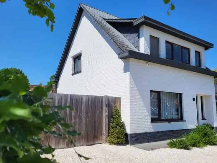 Ruime gezinswoning te koop met 3 slaapkamers en garage