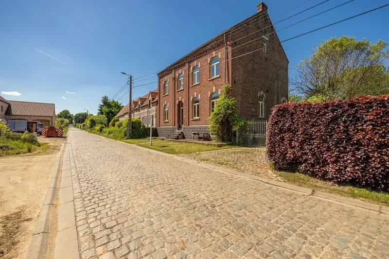 Landhuis met praktijkruimte te koop