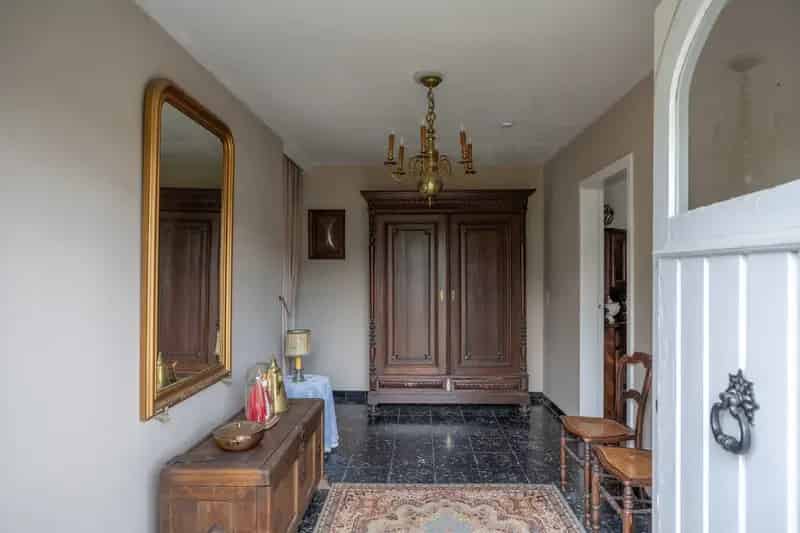 Te renoveren gelijkvloerswoning 1437m²